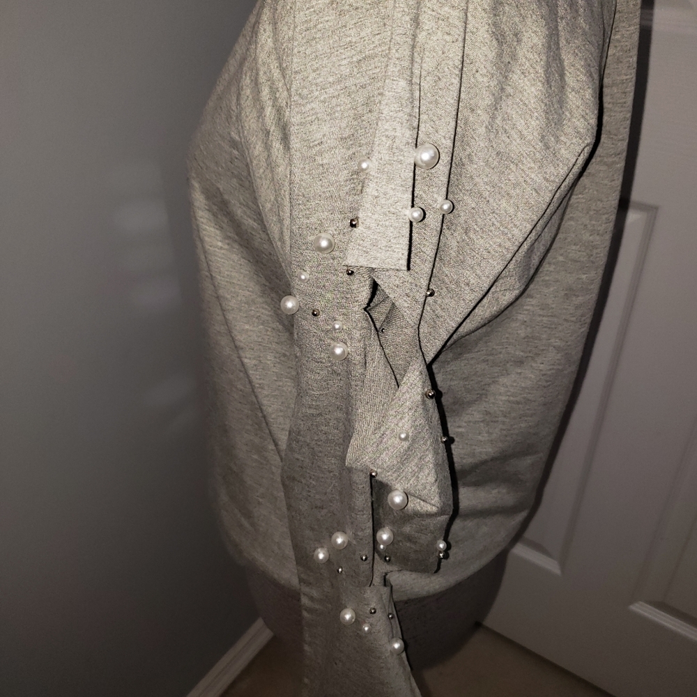 Gray Cut Out Sleeve Shirt/ Pearls and Studs - Picture 2 of 7